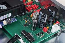 Micromega CD-10 Zasilanie znalaz�o si� tu� przy uk�adach,
kt�rym jest dedykowane.