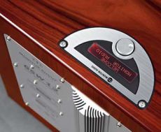 Monitor Audio GSW12 Dost�p do (prawie) wszystkich regulacji
ukrywa si� w ga�kowyciskarce na g�rnej �ciance;
towarzyszy jej wy�wietlacz, kt�ry wcale
nie jest dla picu.