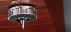 Monitor Audio GSW12 Subwoofer stoi na �adnych i funkcjonalnych
n�ko-kolcach, znanych z kolumn Monitor
Audio. Sam kolec mo�na wykr�ci�.