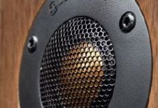 Monitor Audio MR 4 Poz�acanie metalowej kopu�ki
to relikt z lat 90., wci�� ceniony przez
niekt�rych producent�w, przez innych
porzucony.