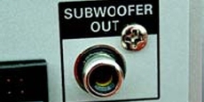 Philips MCD-908 Cho� w systemie
nie ma aktywnego
subwoofera, to
producent
przewidzia�
mo�liwo�� jego
pod��czenia,
w tym celu
zaserwowano
stosowne wyj�cie.