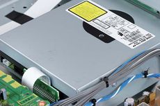 Pioneer BDP-LX71 Nap�d to autorska konstrukcja Pioneera.
Firma jest znana z dobrych mechanizm�w
komputerowych.