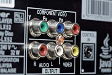 Pioneer BDP-LX52 Standardowy pakiet wyj�� analogowych wsparty
z��czem sygna��w z zewn�trznego odbiornika
podczerwieni.