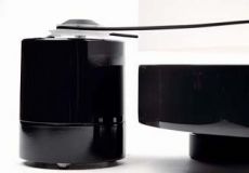 Pro-Ject RPM 9.2 Silnik stawia si� osobno. Nale�y pami�ta�
przy tym o dok�adnie dobranej odleg�o�ci
- nie napr�ajmy zanadto paska, poniewa�
pogorszymy izolacj� silnika i talerza!
