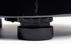 Pro-Ject RPM 9.2 A tak stopy wygl�daj� po wkr�ceniu - podnosz�
gramofon na do�� du�� wysoko��.