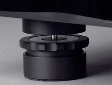 Pro-Ject X-tension Konstrukcja stoi na
stopach wykonanych
z aluminiowych wa�k�w,
odsprz�gni�tych
magnesami. G�rna
cz�� zosta�a dodatkowo
odprz�gni�ta
sorbotanem.