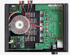 Simaudio Moon i.5 We wzmacniaczu
Moona nie
ma specjalnego
radiatora -
tranzystory
przykr�cono
bezpo�rednio
do dolnej
�cianki.
