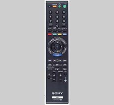 Sony BD-S5000ES Zr�nicowane kszta�ty i wielko�� przycisk�w
na pilocie Blu-ray`a u�atwiaj�
obs�ug� urz�dzenia