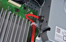 Sony BD-S5000ES Odczyt p�yt powierzono mechanizmowi komputerowemu
z szybk� transmisj� SATA.
