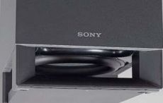 Sony BDV-Z7 W podstawie subwoofera zainstalowano promieniuj�cy
w d� g�o�nik, szczelina obudowy
jest cz�ci� uk�adu bas-refleks.