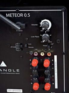 Triangle METEOR 0.5 P�ynna regulacja wzmocnienia i cz�stotliwo�ci
filtrowania, skokowa zmiana fazy, wej�cia
RCA i g�o�nikowe, wyj�cia w tym drugim
standardzie - jest wszystko, ale to jeszcze nie
pow�d do zachwyt�w...