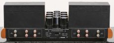 Unison Research ABSOLUTE 845 SE Z ty�u mamy jedynie gniazdo sieciowe IEC oraz
gniazda g�o�nikowe 
