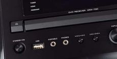 Yamaha PianoCraft E730 Z�ocenia wida� nie tylko na dw�ch gniazdach
mini-jack, ale r�wnie� na stykach portu USB!