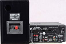 Yamaha PianoCraft E730 Yamaha wyposa�ona jest w wiele standard�w
wyj�� audio i wideo, jako �e bazuje
na odtwarzaczu DVD. Port HDMI to
w minisystemach rarytas - zw�aszcza
wsparty skalerem 1080p.