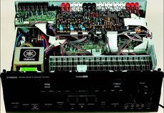Yamaha RX-V663 Jedna p�ytka obs�uguje
zar�wno d�wi�k jak
i obraz, na pierwszym
planie konwerter
wizji firmy Analog
Devices.