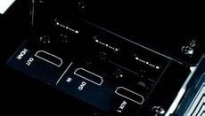 Yamaha YSP-3000 Za trzema gniazdami HDMI kryje si�
prze��cznik sygna��w wideo, wej�cie mo�na
r�wnie� wykorzysta� dla dostarczenia
sygna�u audio oraz przes�ania danych
steruj�cych (zgodnie z systemem Panasonica
Viera Link).