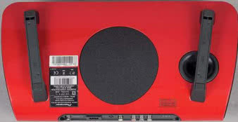 Sekcja basowa w obudowie bas-refleks na dolnej ściance urządzenia obsługuje obydwa kanały - układ akustyczny pracuje w formacie 2.1.