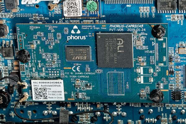 Audiolab zaprojektował i wykonał samodzielnie większość elektroniki, ale moduł Play-Fi Phorus Caprica5 musiał już kupić.