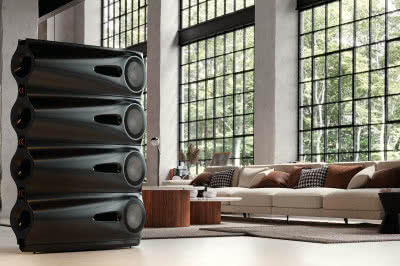 Vivid Audio Moya M1 - nowy flagowiec z 8 przetwornikami basowymi