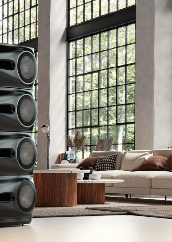 Vivid Audio Moya M1 - nowy flagowiec z 8 przetwornikami basowymi