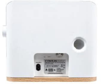 Na pierwszy
rzut
oka nic tu
nie ma -
wszystkie
gniazda są
schowane
pod górną
krawędzią
wnęki.