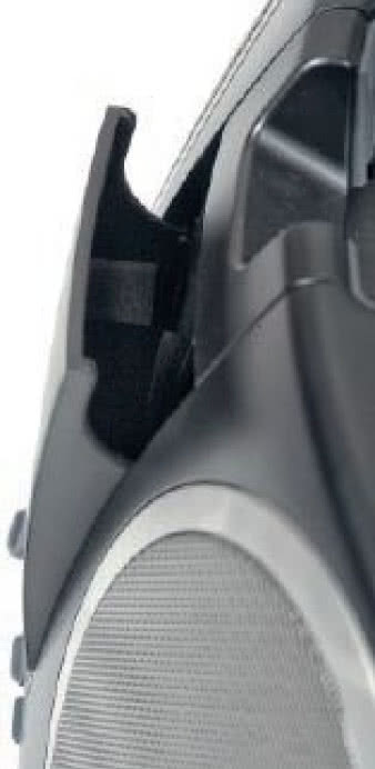 Uchylny schowek
na pilot - znakomity
pomysł.