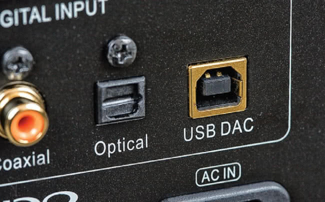 Najważniejsze jest wejście USB, o rekordowych parametrach przyjmowanego sygnału.