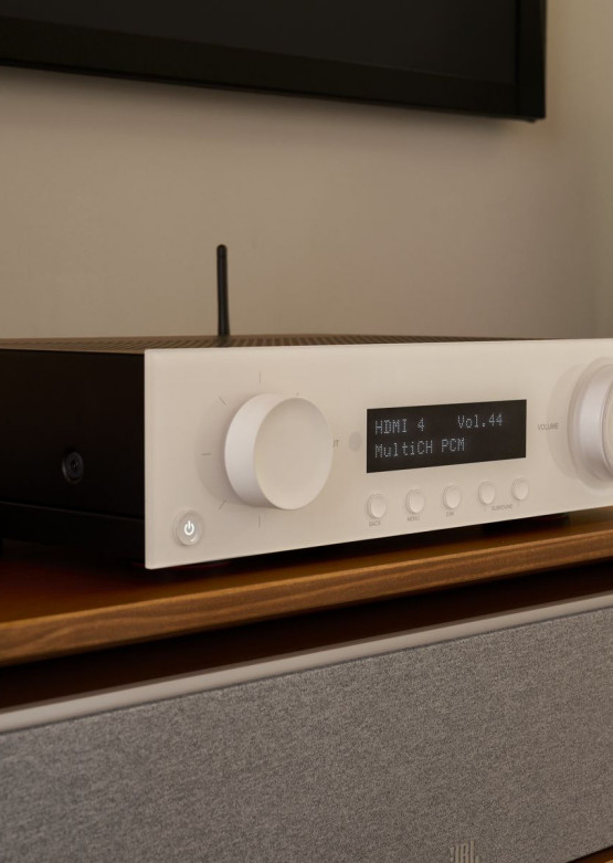  Wzmacniacze wielokanałowe JBL z polskim menu