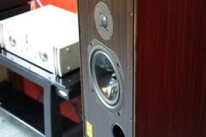 Odsłuchy najnowszych monitorów Harbeth Super HL5 Plus w salonie Q21