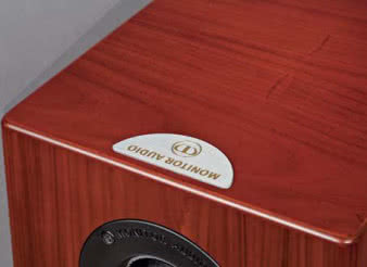 Smaczek bardziej gustowny niż trochę
przeładowany front konstrukcji