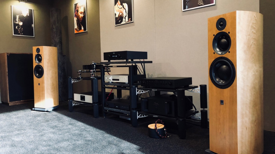 Odsłuchy wzmacniacza sieciowego HEGEL H190 w salonie Q21