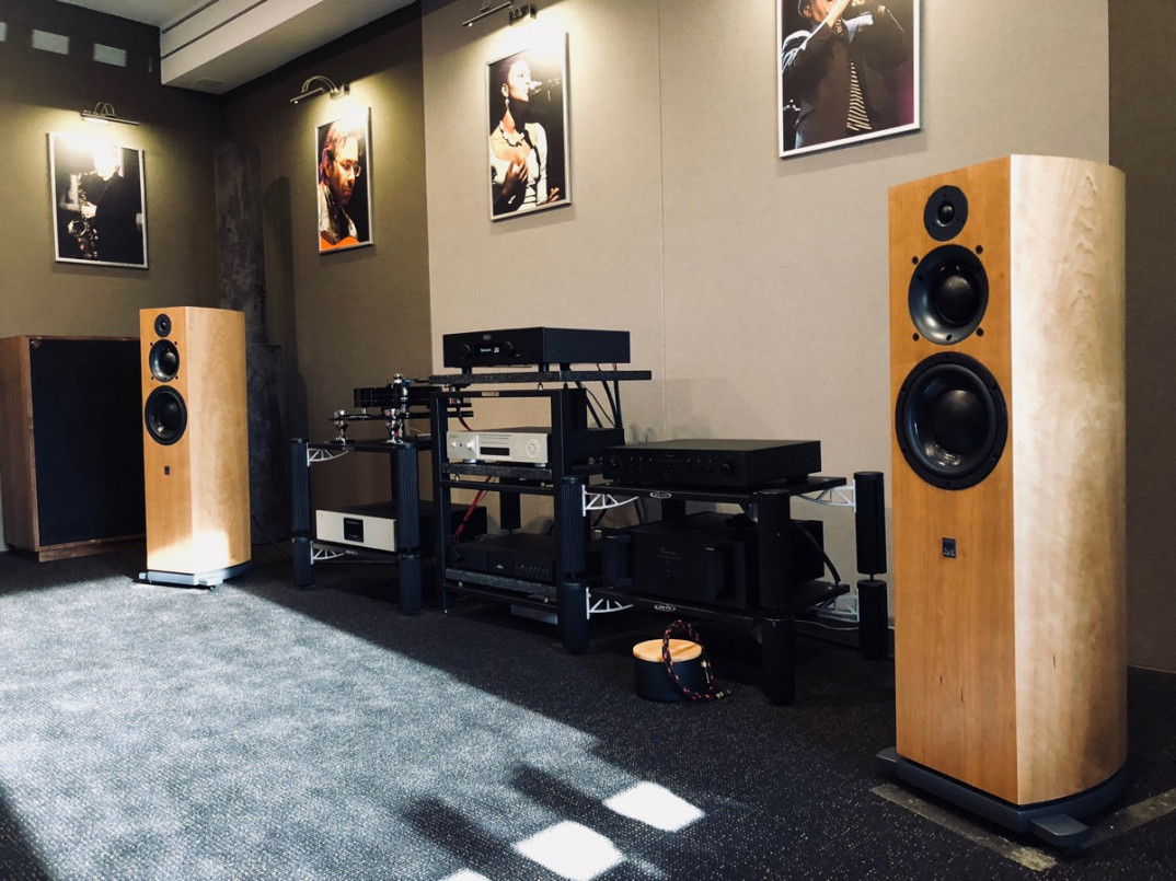 Odsłuchy wzmacniacza sieciowego HEGEL H190 w salonie Q21