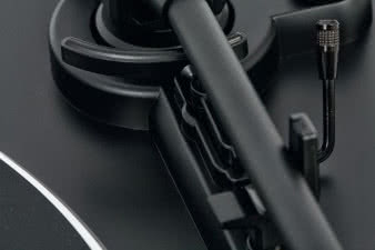 Ramię można także obsługiwać
ręcznie, do czego służy mechanizm
klasycznej windy z metalowym
lewarkiem.