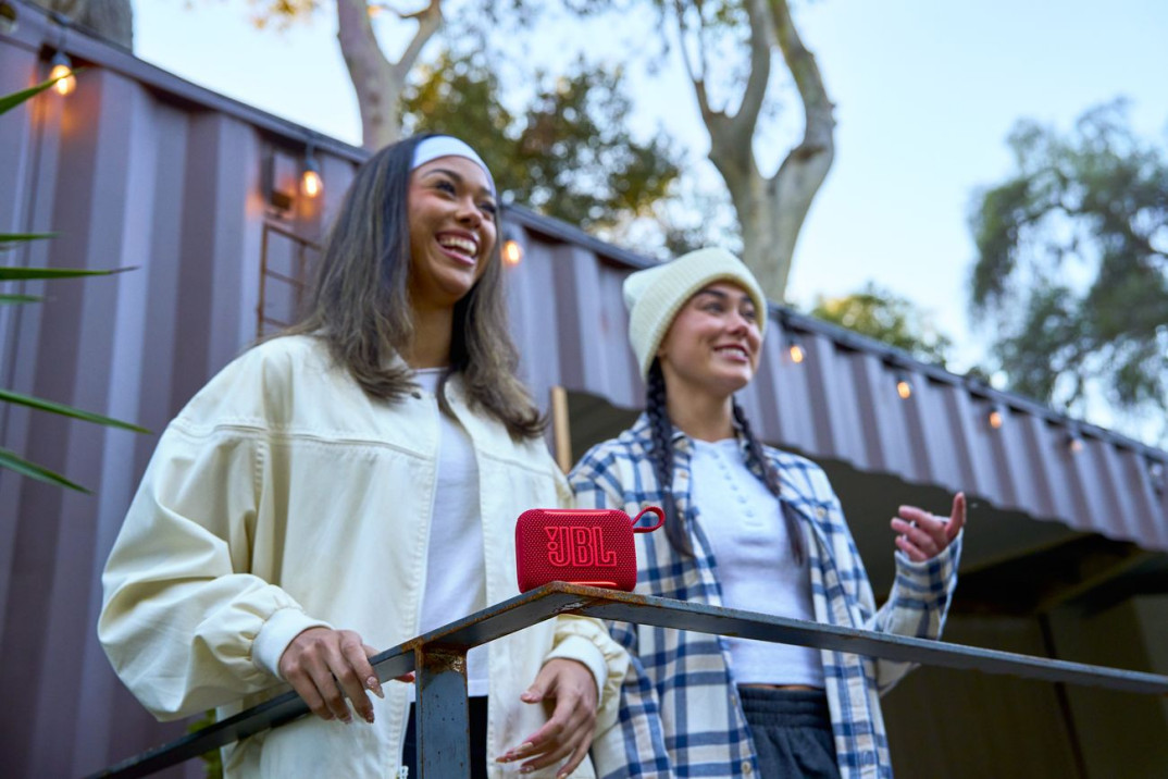 JBL Go 5 - parowanie  AirTouch, 10 godzin grania i... efekty świetlne