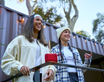 JBL Go 5 - parowanie  AirTouch, 10 godzin grania i... efekty świetlne