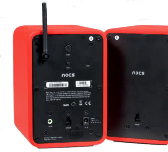 Antena poprawia zasięg, gdy się oddalamy
od routera, ale na poważnie przydaje się, kiedy łączymy
się bezpośrednio w trybie AirPlay Direct -
wtedy kolumny tworzą własną sieć