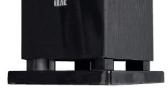 Główny wylot basrefl
eksu znajduje się
w dolnej ściance
obudowy, co pociąga
za sobą konieczność
zastosowania odsuniętego
cokołu. W Elacach
nóżki dystansujące
są dyskretniejsze
niż w Cantonach.