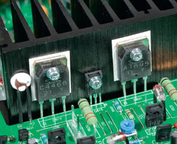 Jakie są podstawowe typy tranzystorów, ich charakterystyka i zastosowanie?