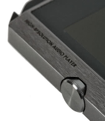 Fizyczne
pokrętło to wciąż
najwygodniejszy sposób
regulacji głośności,
poziomem steruje jednak
układ cyfrowy.