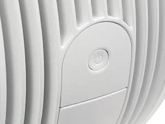 Z tyłu mieści się także jedyny przełącznik
odcinający zasilanie.