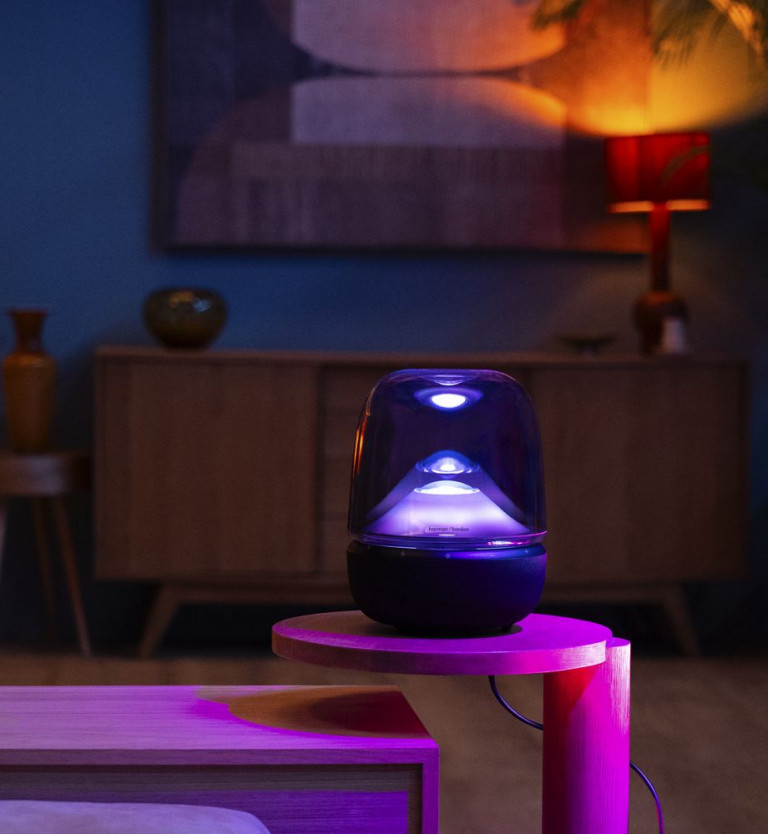 Harman Kardon Aura Studio 5 - glośnik, który nie tylko gra, ale i świeci, budując nastrój  