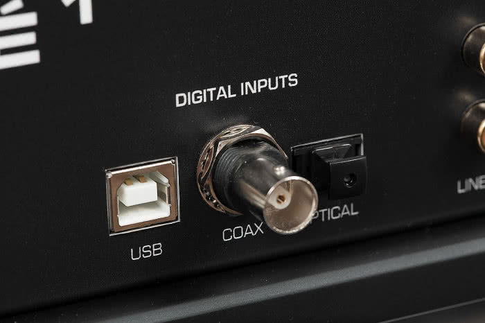 Przez USB-B dostarczymy sygnały PCM 32/384 i DSD128.