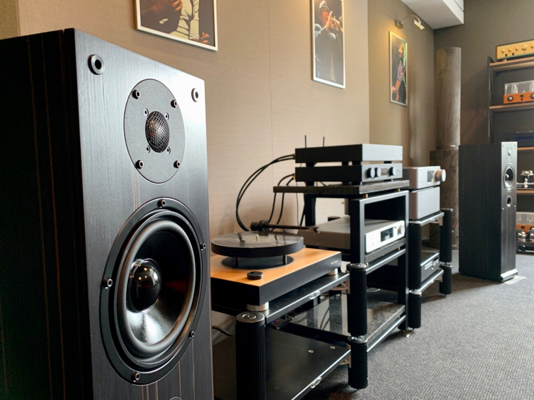 Audiolab 6000 series i Audio Academy Phoebe III w salonie Q21
