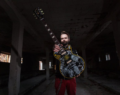 Kolejna woodstockowa gitara na aukcji WOŚP