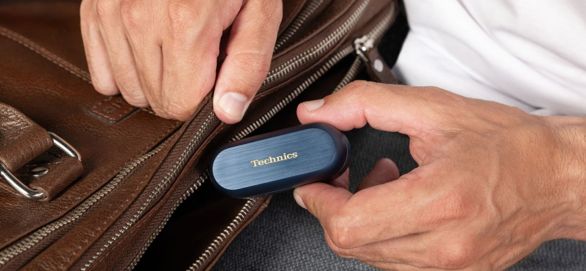Bezprzewodowe słuchawki douszne Technics EAH-AZ80 teraz w kolorze Midnight Blue