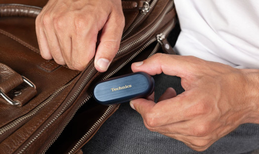 Bezprzewodowe słuchawki douszne Technics EAH-AZ80 teraz w kolorze Midnight Blue