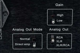 Zestaw przełączników pozwala włączyć regulację głośności, zmienić bazowy poziom napięcia dla wyjść RCA i XLR i wybrać ich pożądaną konfigurację.