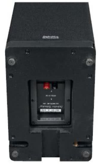 Gniazdo przyłączeniowe ukryto w podstawie, kabel
biegnie wycięciem, oczywiście od tyłu. Podłączanie
nieco utrudnione, ale potem wygląd znacznie
bardziej dyskretny.