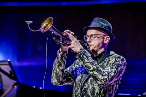 JBL Summit Everest i jazz z Piotrem Schmidtem podczas Audio Video Show 2026