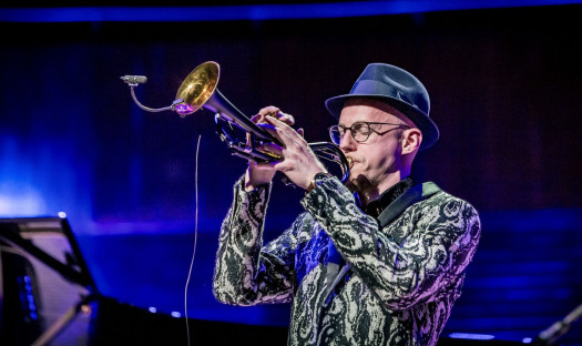 JBL Summit Everest i jazz z Piotrem Schmidtem podczas Audio Video Show 2026